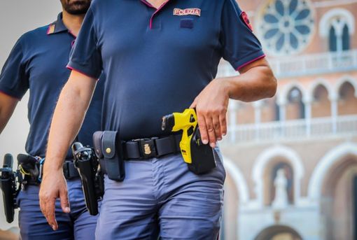 Sicurezza, per la polizia e i carabinieri di Varese in arrivo la pistola Taser