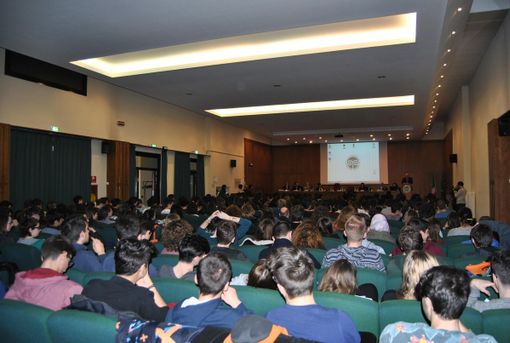 «Dodicimila studenti iscritti. Ci spiegate allora perché Varese non è una città universitaria?»