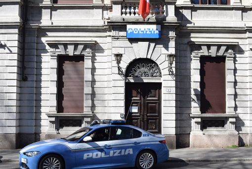 Viaggiavano in auto con 300 grammi di cocaina nascosti nel portaoggetti: in manette due marocchini fermati al casello autostradale di Gallarate Ovest