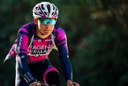 Tragedia nel ciclismo: morto il diciannovenne Samuele Privitera dopo la caduta di ieri al Giro della Valle d’Aosta Tragedia nel ciclismo: morto il diciannovenne Samuele Privitera dopo la caduta di ieri al Giro della Valle d’Aosta