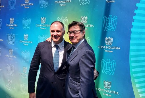 Il presidente di Confindustria nazionale Emanuele Orsini e il leader degli industriali della provincia di Varese Roberto Grassi Il presidente di Confindustria nazionale Emanuele Orsini e il leader degli industriali della provincia di Varese Roberto Grassi