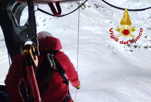 Escursionista in difficoltà nella neve in Val Vigezzo, salvato con l'elicottero Drago 166 di Malpensa