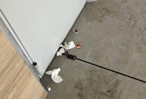 I danni causati dai vandali al campo di calcio di Castronno (foto dalla pagina Facebook del sindaco) I danni causati dai vandali al campo di calcio di Castronno (foto dalla pagina Facebook del sindaco)