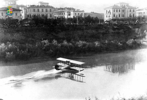 Foto d'epoca della straordinaria traversata in idrovolante Foto d'epoca della straordinaria traversata in idrovolante
