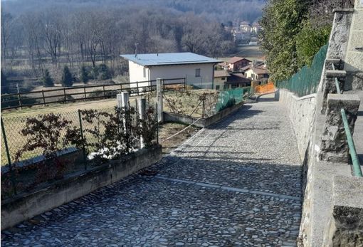 La parte di via Pigera riqualificata in una foto dalla pagina Facebook del Comune di Leggiuno La parte di via Pigera riqualificata in una foto dalla pagina Facebook del Comune di Leggiuno