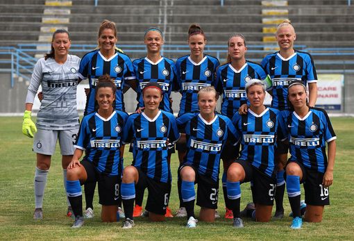 Foto-squadra del debutto di oggi al Chinetti delle ragazze nerazzurre tratta dal sito ufficiale inter.it