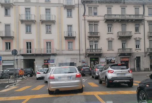 Incrocio via Spinelli-piazza Repubblica: «Incidenti tutti i giorni»