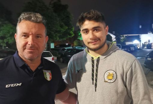 Il vice presidente dei Mastini, Andrea Longhi, a fine gara fuori dall'Arena dei Pirati di Appiano insieme ad Alessio Piroso che domani compie 25 anni: tanti auguri, Piro. Sotto nella gallery le foto dall'Alto Adige di Jhonny Pandolfi che ringraziamo