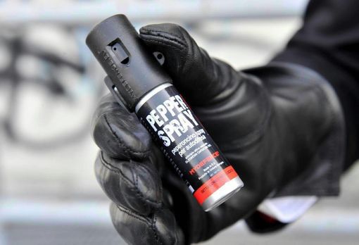 Spray urticante e bastone estensibile in dotazione alla Polizia Locale di Varese