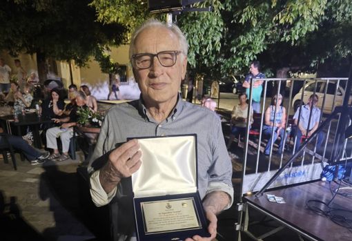 Alvaro Bardello ritira il Fagiolino d'Oro per il Saponificio Varesino