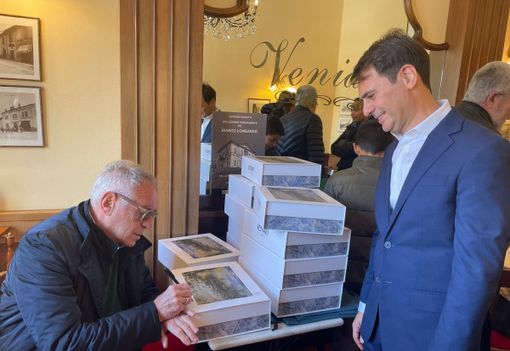 Alessandro Clerici con l'artista Antonio Pedretti