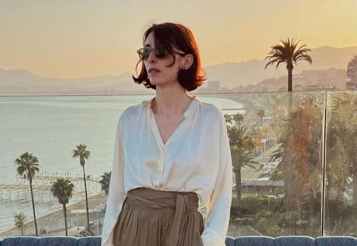 Elena Lietti, ospite di Radio Village Network (styling @archivioloiacono e @delvaux)