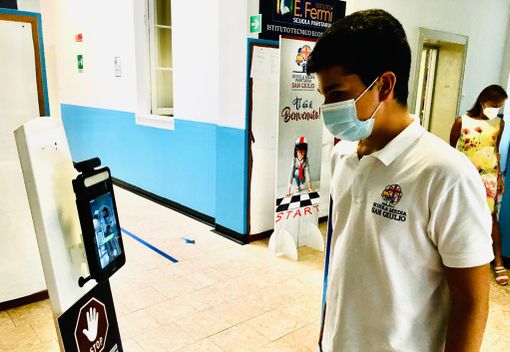 VIDEO. Viaggio al Fermi di Castellanza, dove la scuola è anche passione. Jacopo, 13 anni: «Fateci restare in classe tutto l'anno. Le regole è più facile seguirle qui che fuori»