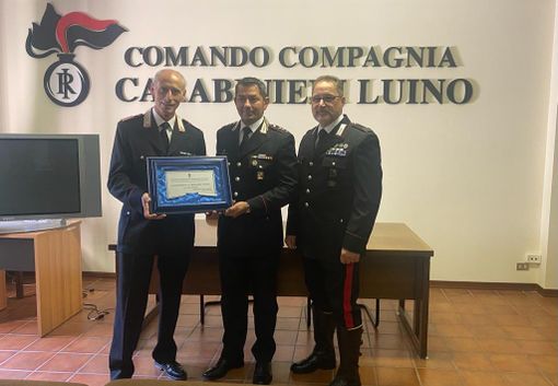 Carabinieri, il luogotenente Cesare va in pensione e lascia il comando dell’aliquota radiomobile di Luino Carabinieri, il luogotenente Cesare va in pensione e lascia il comando dell’aliquota radiomobile di Luino