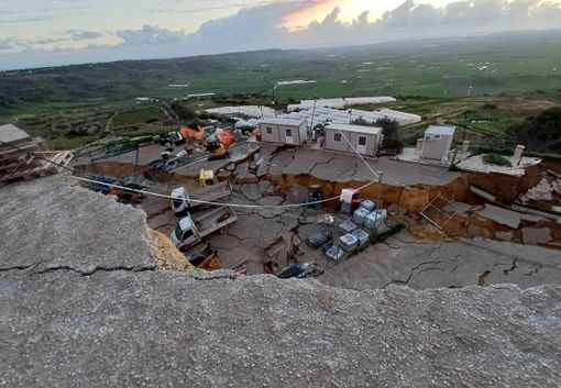 Frana a Niscemi, notte al Palasport per oltre 500 sfollati