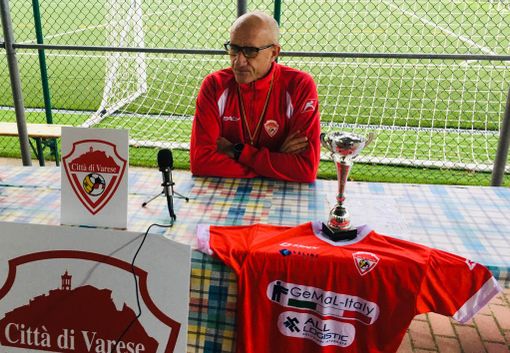 Ezio Rossi e un messaggio alla Peo Maroso: «Siamo ultimi. Non prometto nulla ma darò il mio cuore al Varese» Ezio Rossi e un messaggio alla Peo Maroso: «Siamo ultimi. Non prometto nulla ma darò il mio cuore al Varese»