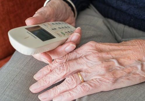 Stop alla banda del "caro nipote". Aveva messo a segno almeno 13 truffe tra gli anziani Stop alla banda del "caro nipote". Aveva messo a segno almeno 13 truffe tra gli anziani