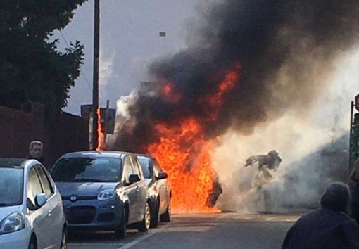 I vigili del fuoco al lavoro a Venegono I vigili del fuoco al lavoro a Venegono