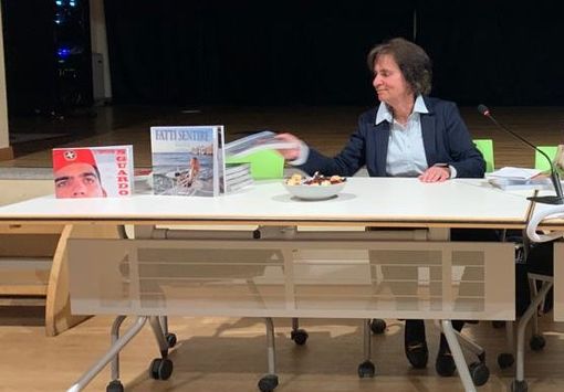 Paola Pellai presenta i suoi libri "Il tempo di uno sguardo" e "Fatti sentire"