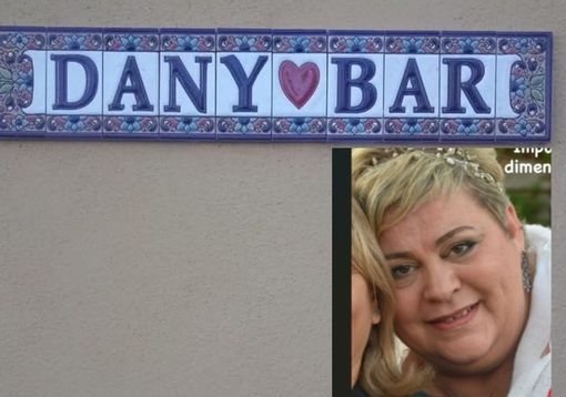 I fiori, le lacrime, l'affetto di Besozzo per Daniela Vanin e il suo Dany Bar: «Era forza, coraggio, dignità, cuore, gentilezza e generosità» I fiori, le lacrime, l'affetto di Besozzo per Daniela Vanin e il suo Dany Bar: «Era forza, coraggio, dignità, cuore, gentilezza e generosità»