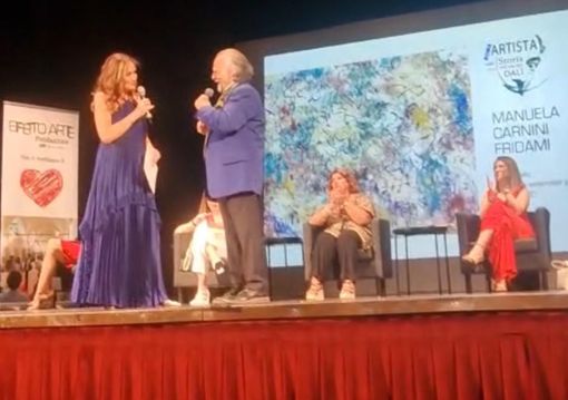 VIDEO. Manuela Carnini premiata dal figlio di Salvador Dalì