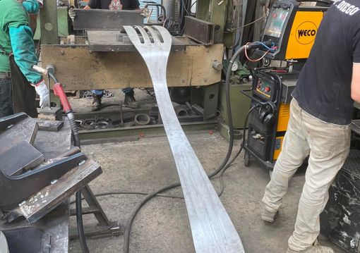 I lavori alla nuova forchetta gigante di Angera in una foto dalla pagina Facebook del sindaco