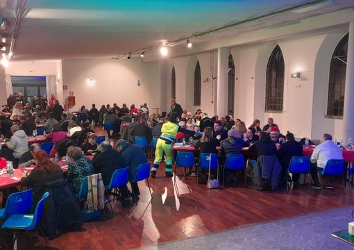 A Busto non si è soli: la cena solidale una festa di volti e sorrisi