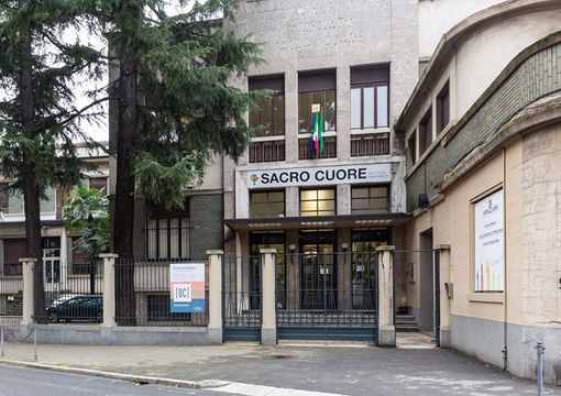 La sede di via Bonomi (Foto dal sito della scuola) La sede di via Bonomi (Foto dal sito della scuola)