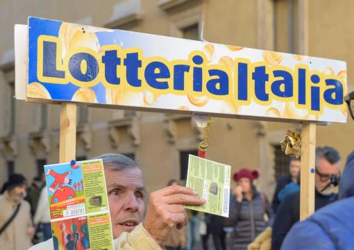 Lotteria Italia 2026, l'elenco di tutti i biglietti vincenti con tutti i premi. Vinti centomila euro a Cuvio e Somma