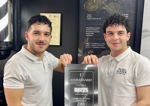 I fratelli Raccosta festeggiano il primo anno di attività di "Pasko Barber" a Sesto Calende