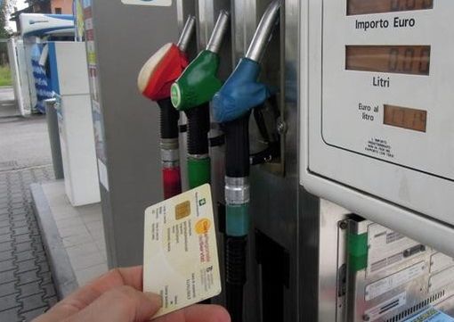 Sconto Carburante: «L’Ambasciata italiana in Svizzera si attivi per una reale fotografia del prezzo al confine»