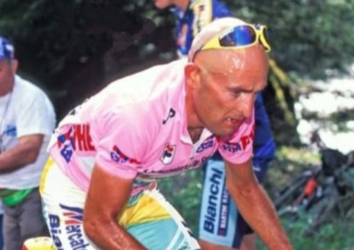 Marco Pantani in una foto da Facebook Marco Pantani in una foto da Facebook