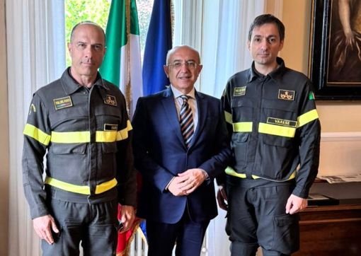 Da sinistra: Mario Abate, il prefetto Pasquariello e il nuovo comandante Ciro Bolognese