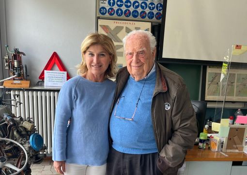 La signora Maria con il ragionier Giancarlo Colombo La signora Maria con il ragionier Giancarlo Colombo