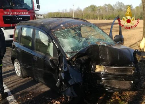 Samarate, perde il controllo dell'auto e finisce fuori strada: grave un uomo di 68 anni Samarate, perde il controllo dell'auto e finisce fuori strada: grave un uomo di 68 anni