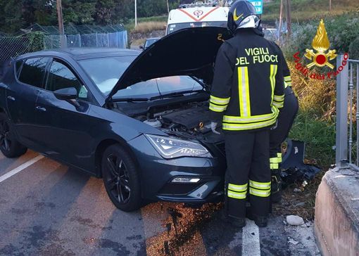 Incidente a Clivio: auto fuori strada, un ferito Incidente a Clivio: auto fuori strada, un ferito