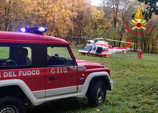 Marchirolo, escursionista ferito. Per recuperarlo interviene l'elicottero dei vigili del fuoco Marchirolo, escursionista ferito. Per recuperarlo interviene l'elicottero dei vigili del fuoco