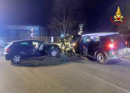 Scontro frontale a Luino: spavento in via Lugano