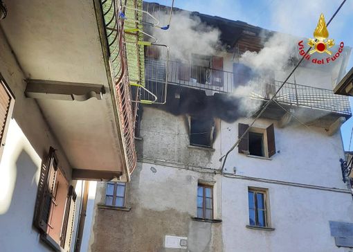 Mezzogiorno di fuoco a Curiglia con Monteviasco, in azione i vigili del fuoco
