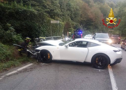 FOTO. Fuoriserie si schianta contro il muro