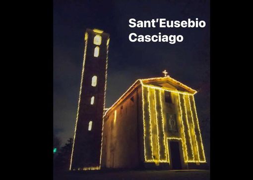 E' Natale anche a Casciago: illuminata la chiesa di Sant'Eusebio E' Natale anche a Casciago: illuminata la chiesa di Sant'Eusebio