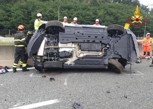 Tragico incidente sull'autostrada a Vergiate: due anziani perdono la vita dopo essersi ribaltati con l'auto