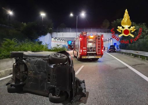 Ancora un incidente lungo la statale 336 di Malpensa: auto si ribalta fuori dalla galleria