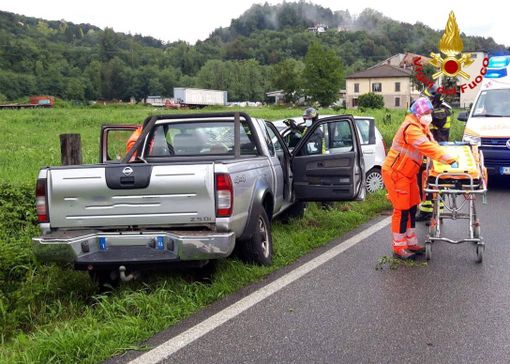 Rancio Valcuvia, scontro tra due auto sulla provinciale: due persone ferite Rancio Valcuvia, scontro tra due auto sulla provinciale: due persone ferite
