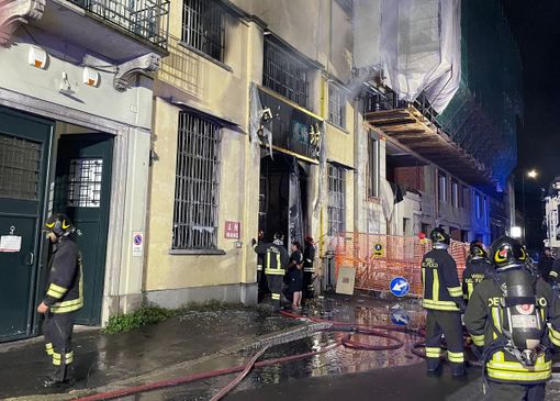 Incendio in via Cantoni a Milano, muoiono tre giovani Incendio in via Cantoni a Milano, muoiono tre giovani