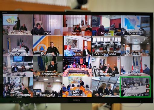 La delegazione dei sindaci, tra cui Davide Galimberti, insieme al Capo dello Stato Sergio Mattarella (foto da Quirinale.it) La delegazione dei sindaci, tra cui Davide Galimberti, insieme al Capo dello Stato Sergio Mattarella (foto da Quirinale.it)