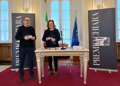 Il professor Enzo Laforgia e Bambi Lazzati, Vicepresidente dell'Associazione Amici di Piero Chiara