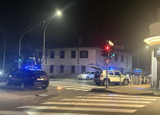 Auto si ribalta sul Sempione: ferita una donna di 58 anni