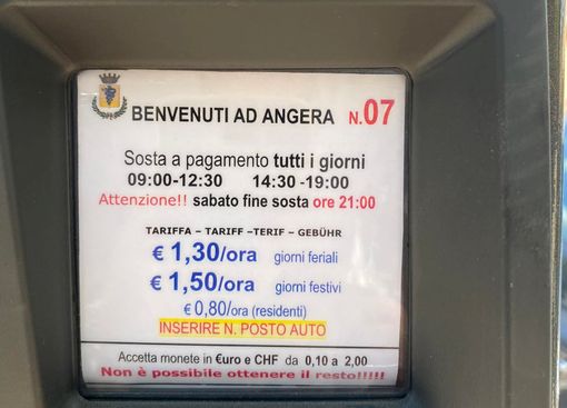 I parchimetri di Angera in una foto dalla pagina Facebook del Comune