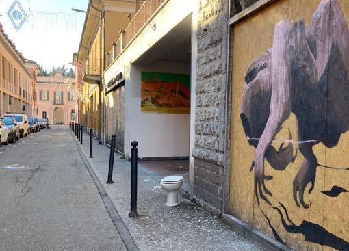 Water abbandonato in centro, sta facendo il giro di via Robbioni Water abbandonato in centro, sta facendo il giro di via Robbioni